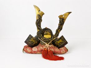 Antigüedades: Casco Samurai “ Kabuto” con maedate y cojín brocado , prefectura de Toyama-Japón 1970’s